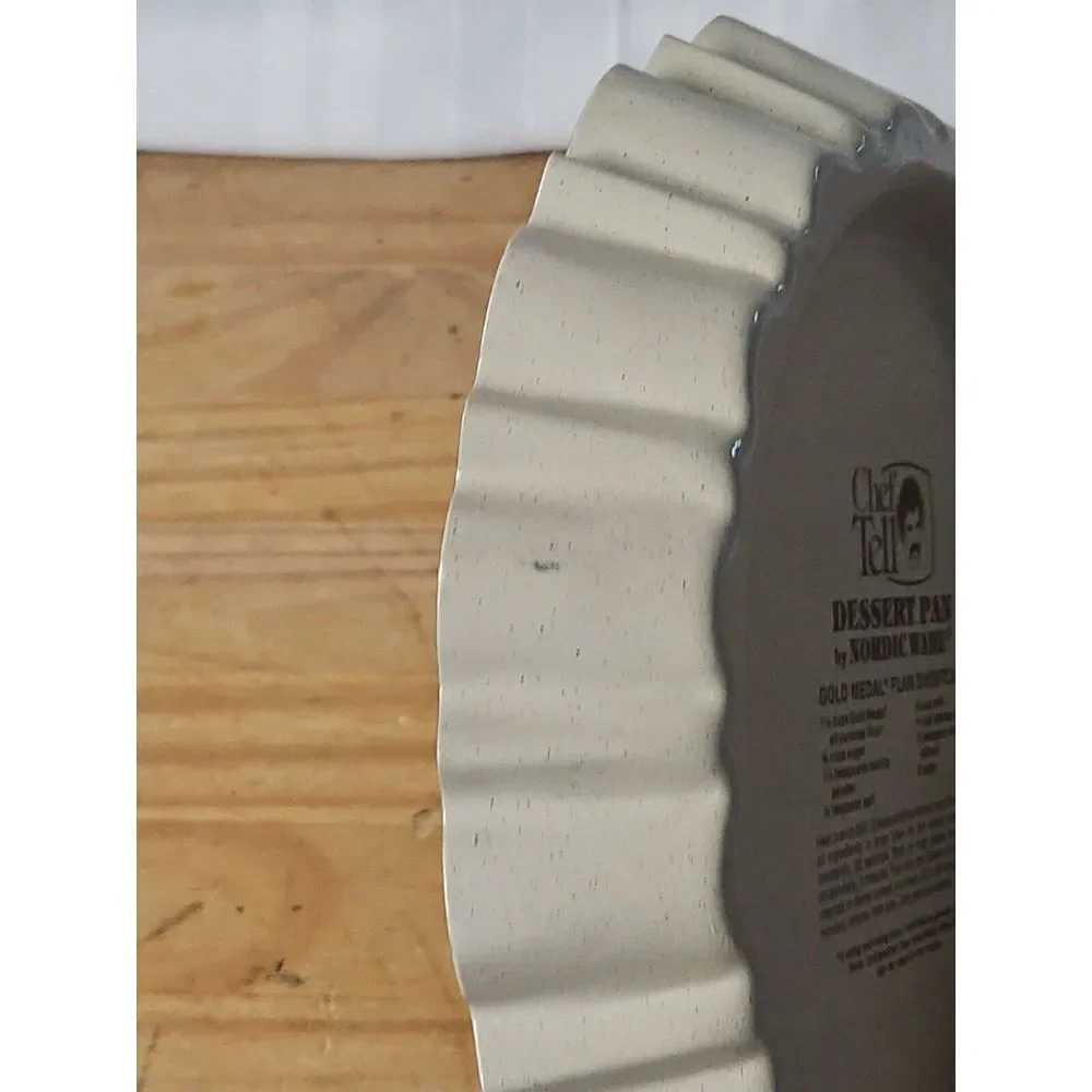 Vintage Chef Tell Dessert Pan by‎ Nordic Ware tan coating no stick 10*1.5